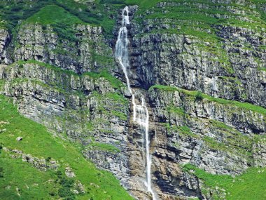 Wichlen Alpine Vadisi 'nde mattbachfall Şelalesi-Glarus Kantonu, Isviçre