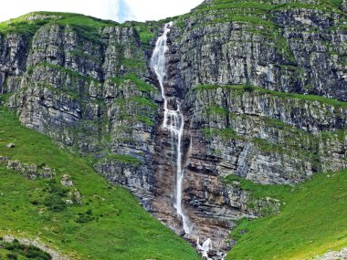Wichlen Alpine Vadisi 'nde mattbachfall Şelalesi-Glarus Kantonu, Isviçre