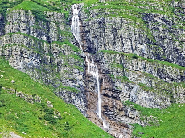 Wichlen Alpine Vadisi Nde Mattbachfall Şelalesi Glarus Kantonu Isviçre — Stok fotoğraf