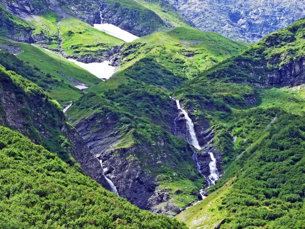 Watervallen Mitteleggbach Stroom Wichlen Alpine Valley Kanton Glarus Zwitserland — Stockfoto