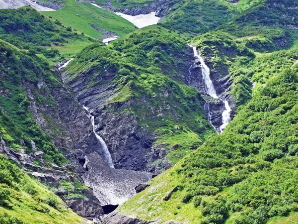 Cascadas Arroyo Mitteleggbach Valle Alpino Wichlen Cantón Glarus Suiza — Foto de Stock