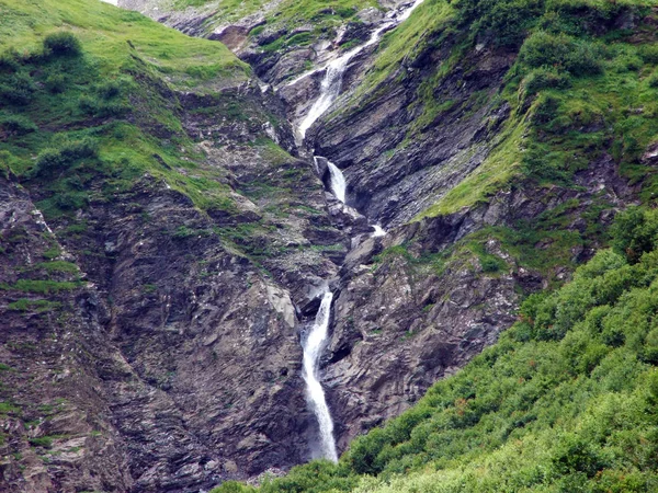 Wodospady Strumieniu Mitteleggbach Wichlen Alpine Valley Kanton Glarus Szwajcaria — Zdjęcie stockowe