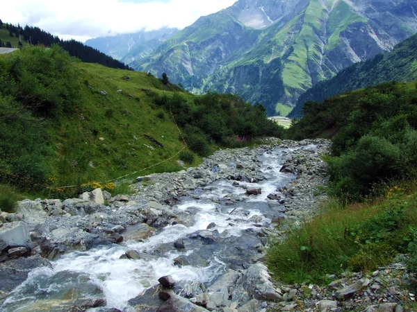 Mattbach Proud Wichlen Alpské Údolí Kanton Glarus Švýcarsko — Stock fotografie