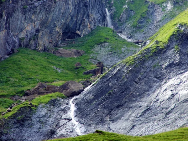 Безіменний Водоспад Під Альпійськими Вершинами Glunner Vorab Bunder Vorab Долині — стокове фото