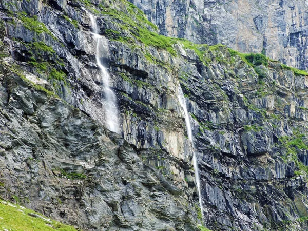 Cachoeiras Sem Nome Sob Picos Alpinos Glarner Vorab Bunder Vorab — Fotografia de Stock