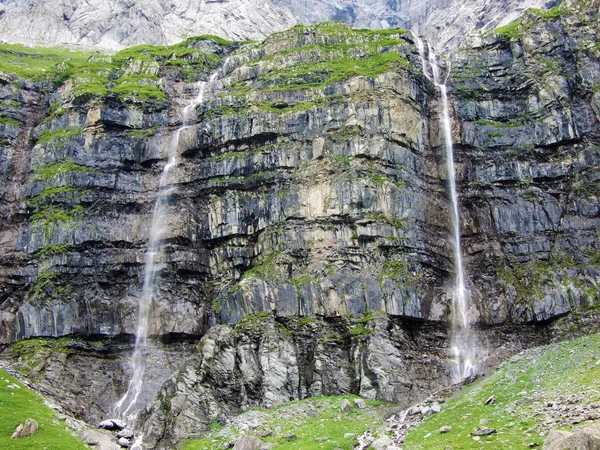 Cachoeiras Sem Nome Sob Picos Alpinos Glarner Vorab Bunder Vorab — Fotografia de Stock