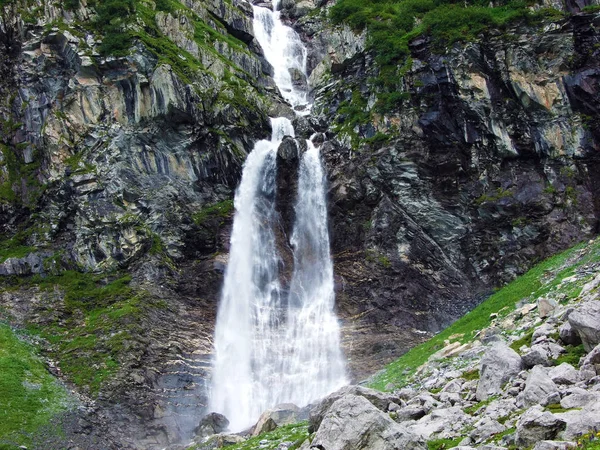 Bezejmenné Vodopády Pod Alpskými Vrcholy Glarner Vorab Bpod Vorab Údolí — Stock fotografie