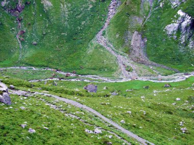 Alp Im Loch Valley, Glarus Alp dağ silsilesi - Canton Glarus, İsviçre