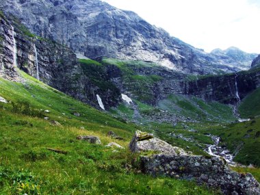 Alp Im Loch Valley, Glarus Alp dağ silsilesi - Canton Glarus, İsviçre