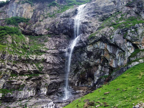 Cascada Wannenbachfall Valle Alpino Loch Cantón Glarus Suiza — Foto de Stock