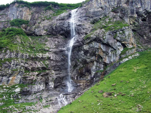 Şelale Wannenbachfall Içinde Alp Vadisi Loch Canton Glarus Sviçre — Stok fotoğraf