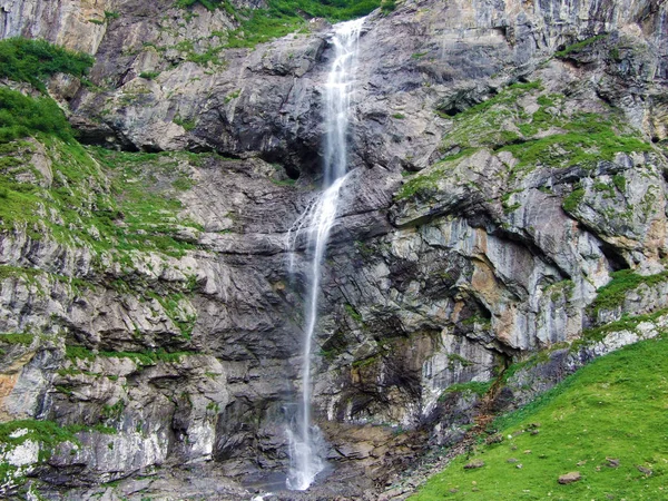 Cascata Wannenbachfall Nella Valle Alpina Loch Cantone Glarus Svizzera — Foto Stock