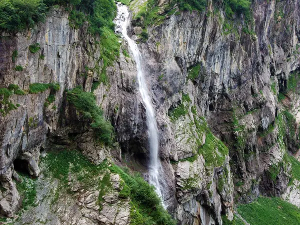 Cascata Wannenbachfall Nella Valle Alpina Loch Cantone Glarus Svizzera — Foto Stock