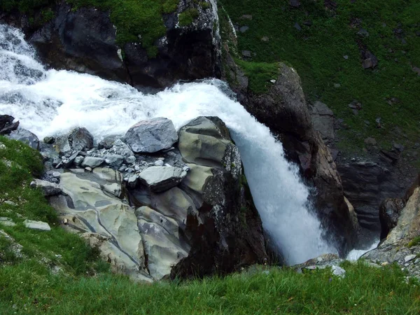Cachoeira Unterer Jetzbachfall Vale Alpino Loch Cantão Glarus Suíça — Fotografia de Stock