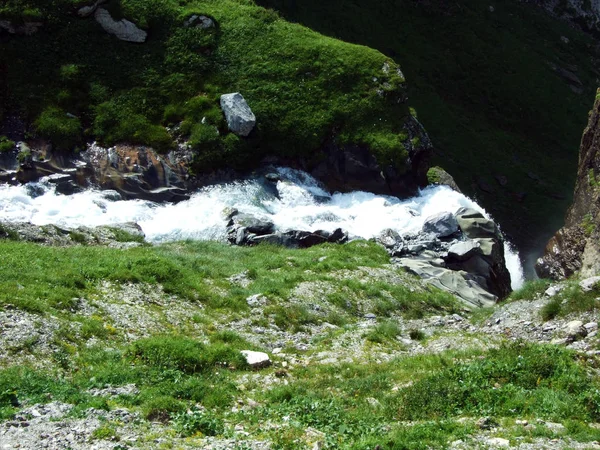 Cascata Unterer Jetzbachfall Nella Valle Alpina Loch Cantone Glarus Svizzera — Foto Stock
