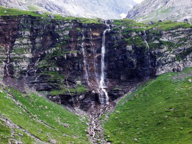 Şelale Oberer Jetzbachfall içinde Alp Vadisi, Im Loch - Canton Glarus, İsviçre