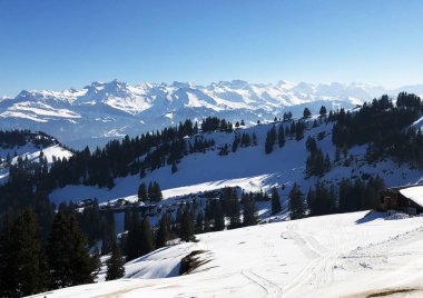 Bahar bir görünümünü kar üzerinden Rigi dağ - Canton, Lucerne, İsviçre (Kanton Luzern, Schweiz İsviçre Alpleri'nde kapak)