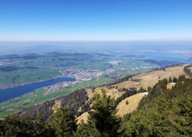 Görünüm Alp göller Dört kanton Gölü (dört ormanlık yerleşim veya Vierwaldstattersee göl) ve göl Zug (Zugersee) Rigi dağ - Kanton Schwyz, İsviçre