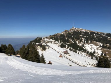 Tepe Rigi Kulm Dört kanton Gölü (dört ormanlık yerleşim veya Vierwaldstattersee göl) ve göl Zug (Zugersee) - Kanton Schwyz, İsviçre