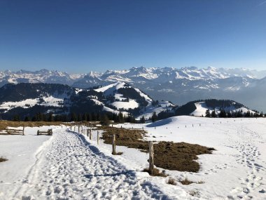 Kar örtüsü Mount Rigi ve Alp manzara erken Bahar - Lucerne Kanton ve Schwyz, İsviçre