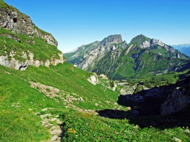 Dağ doruklarına Sichli, Gamsberg, Wissen Frauen, Schiffberg ve Sichelchamm Alviergruppe dağ silsilesi - Canton St. Gallen, İsviçre