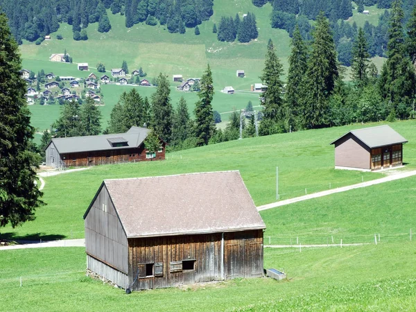 Ländliche Traditionelle Architektur Und Viehzucht Den Hängen Der Alviergruppe Kanton — Stockfoto