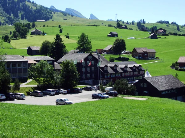 Landelijke Traditionele Architectuur Veehouderij Hellingen Van Alviergruppe Bergketen Kanton Gallen — Stockfoto