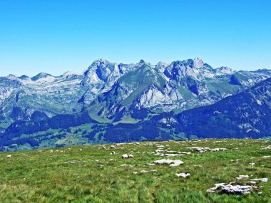 Alpstein Sıradağları 'nın alp zirveleri ve kayalık manzarası-St. Gallen Kantonu, Isviçre