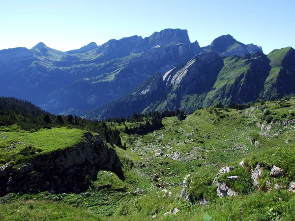 Alviergruppe Sıradağları taşlar ve kayalar-St. Gallen Kantonu, Isviçre