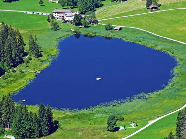 Wildhaus ザンクト ガレンのカントン スイス連邦共和国は 主要な湖 Schwendisee Vorder Schwendisee — ストック写真