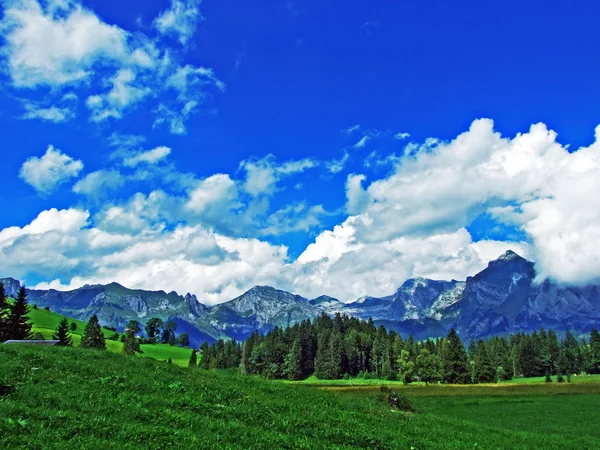 Mooie Wolken Boven Alpine Bergmassief Alpstein Thur River Valley Kanton — Stockfoto