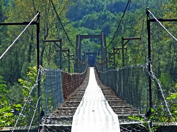 Ponte Suspensa Pedonal Sobre Rio Maggia Vale Mágico Valle Magia — Fotografia de Stock