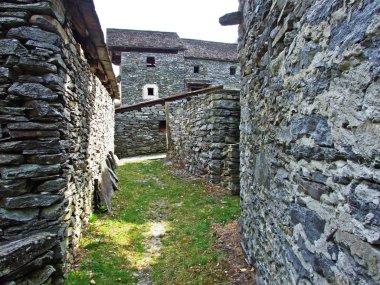 Magic Valley veya Valle di Magia 'da (Valle Maggia) tipik bir eski geleneksel mimari-Ticino, Isviçre