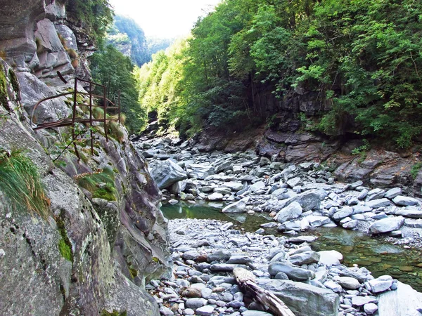 Cudowne Kaniony Dolinie Magii Lub Valle Maggia Valle Maggia Kantonu — Zdjęcie stockowe