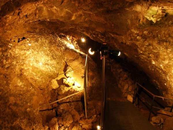 Crystal Cave Kobelwald (Die Kristallhohle Kobelwald veya Kristallhoehle Kobelwald)-St. Gallen Kantonu, Isviçre