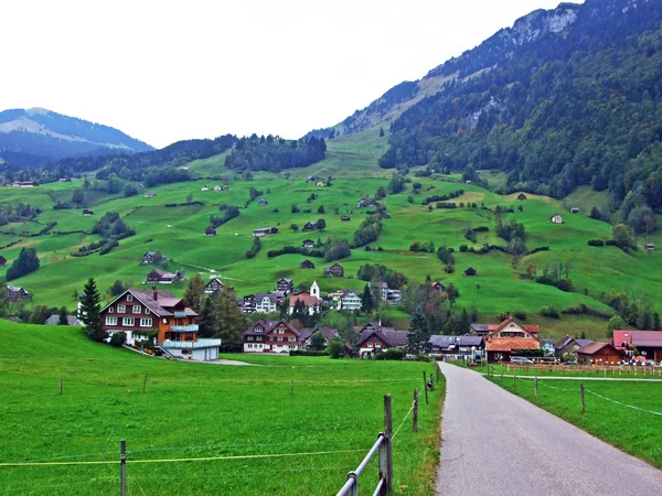 Tradiční Architektura Typické Horské Vesničky Regionu Obertoggenburg Kantonu Stein Gallen — Stock fotografie