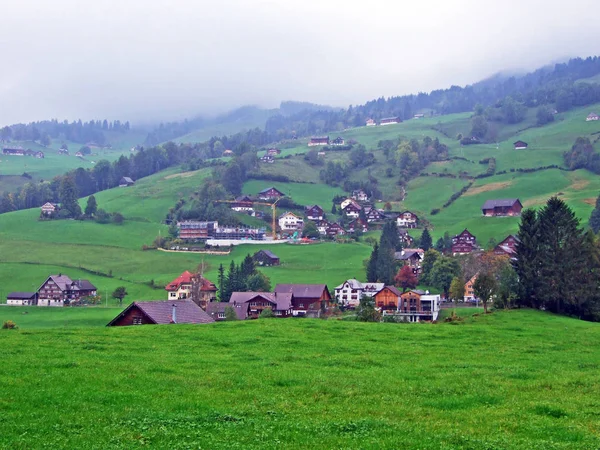 Tradycyjna Architektura Typowej Górskiej Wioski Regionie Obertoggenburg Stein Canton Gallen — Zdjęcie stockowe