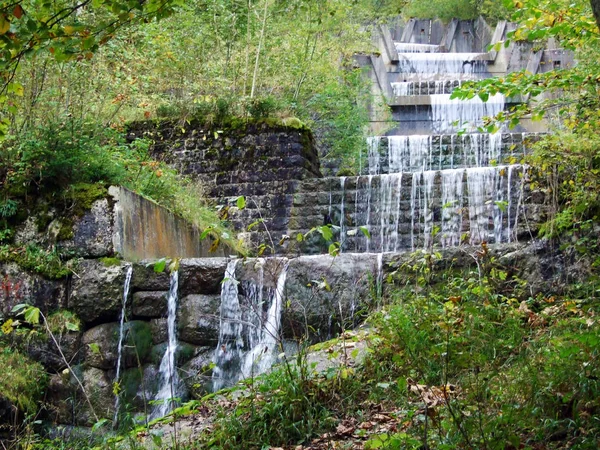 Cascadas Cascadas Artificiales Arroyo Alpino Durrenbach Asentamiento Stein Región Obertoggenburg —  Fotos de Stock