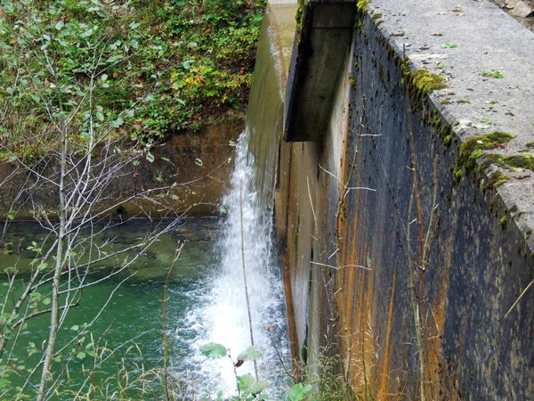 Cascades Mesterséges Vízesések Alpesi Patak Durrenbach Steini Település Obertoggenburg Régióban — Stock Fotó