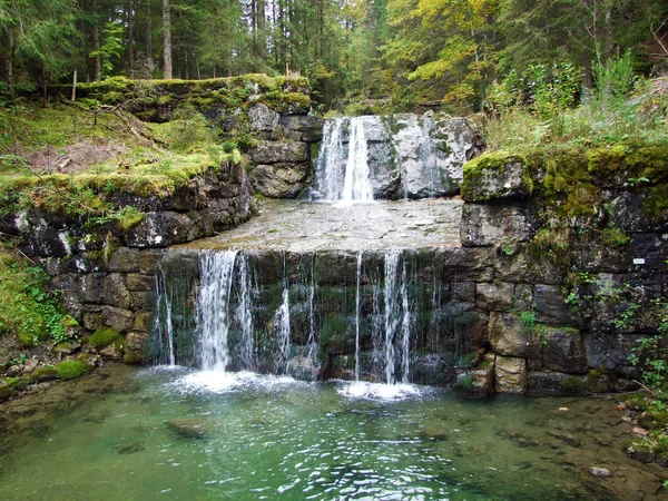 Cascadas Cascadas Artificiales Arroyo Alpino Durrenbach Asentamiento Stein Región Obertoggenburg — Foto de Stock