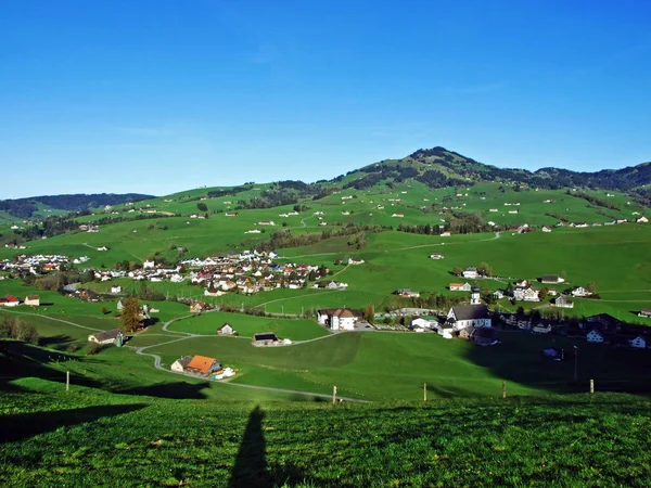 Wioska Schwende Lub Die Ortschaft Schwende Regionie Appenzellerland Canton Appenzell — Zdjęcie stockowe