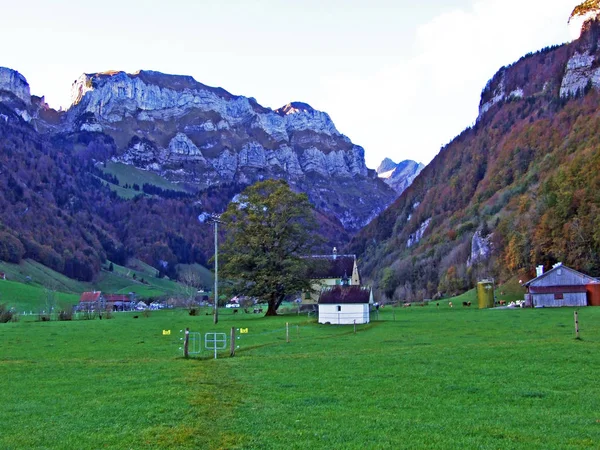 Ländliche Traditionelle Architektur Mit Viehzuchtbetrieben Appenzellerland Und Alpstein Kanton Appenzell — Stockfoto