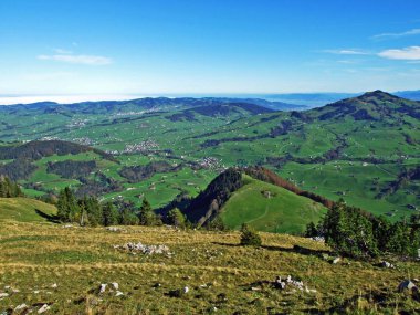 Alpstein sıradağlarındaki Ebenalp tepesinden ve Appenzellerland bölgesinde manzara - Appenzell Innerrhoden Kantonu (Ai), İsviçre