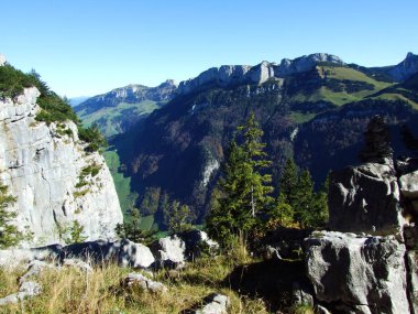 Alpstein ve Appenzellerland bölgesinde dağ masifinin taşları ve kayaları - Appenzell Innerrhoden Kantonu (Ai), İsviçre