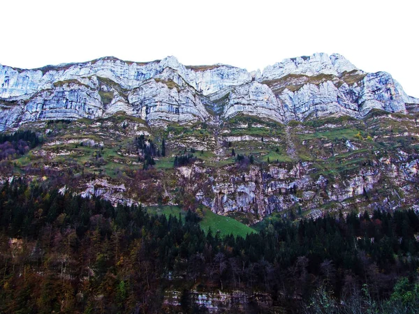 Пейзаж Скалы Горного Хребта Фештайн Кантон Аппель Ферроден Швейцария — стоковое фото