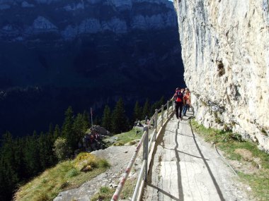 Alpstein sıradağlarında ve Appenzellerland bölgesinde Ascher kayalık veya Aescher-Felsen - Appenzell Innerrhoden Kantonu (Ai), İsviçre
