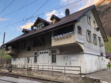 Appenzellerland bölgesinde ve Alpstein sıradağlarında hayvan çiftlikleri ile kırsal geleneksel mimari - Appenzell Innerrhoden Kantonu (Ai), İsviçre