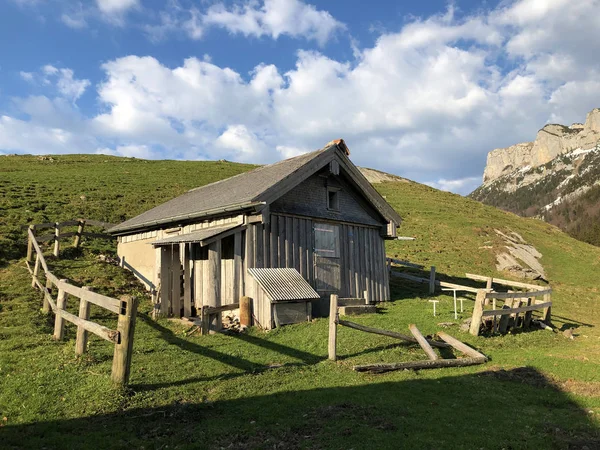 Arquitectura Rural Tradicional Con Explotaciones Ganaderas Región Appenzellerland Cordillera Alpstein —  Fotos de Stock