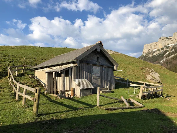 Ländliche Traditionelle Architektur Mit Viehzuchtbetrieben Appenzellerland Und Alpstein Kanton Appenzell — Stockfoto