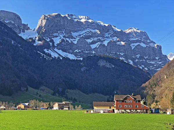 Tradycyjna Architektura Wsi Farmą Zwierzęcą Regionie Appenzellerland Alpstein Canton Appenzell — Zdjęcie stockowe